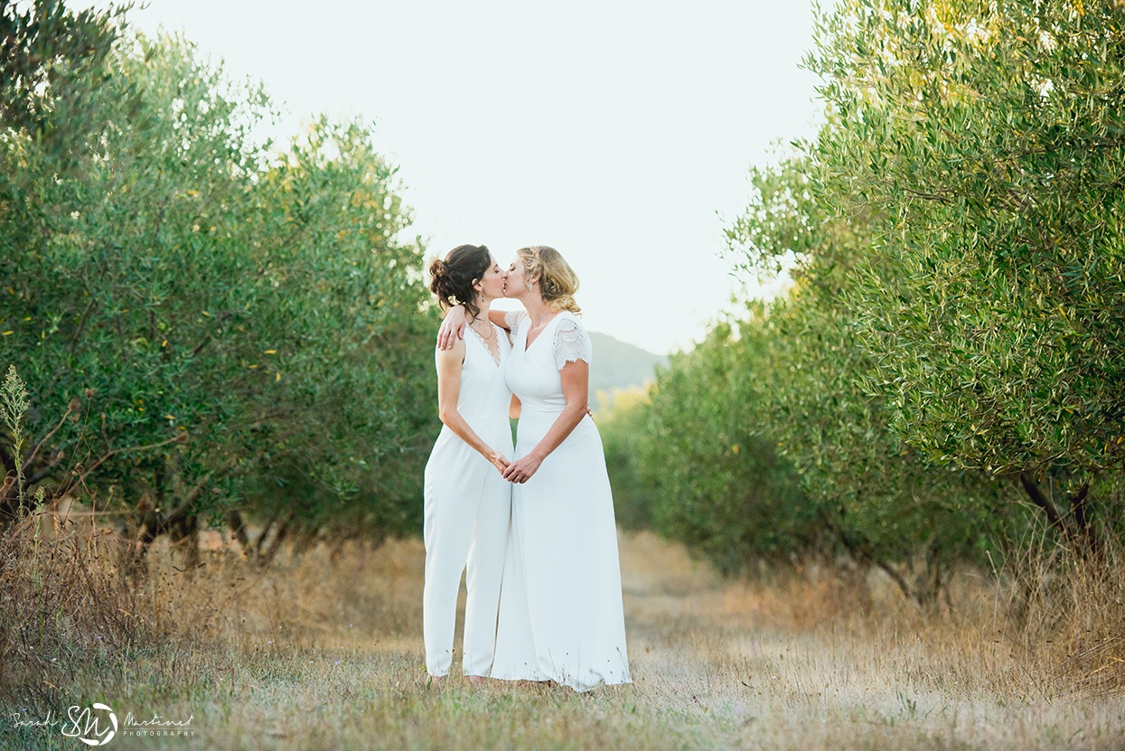 mariage de claire et Oriane au Mas Dieu, photographe mariage gay, photographe mariage homosexuel, photographe mariage, montpellier, beziers, nîmes, hérault, gard, occitanie