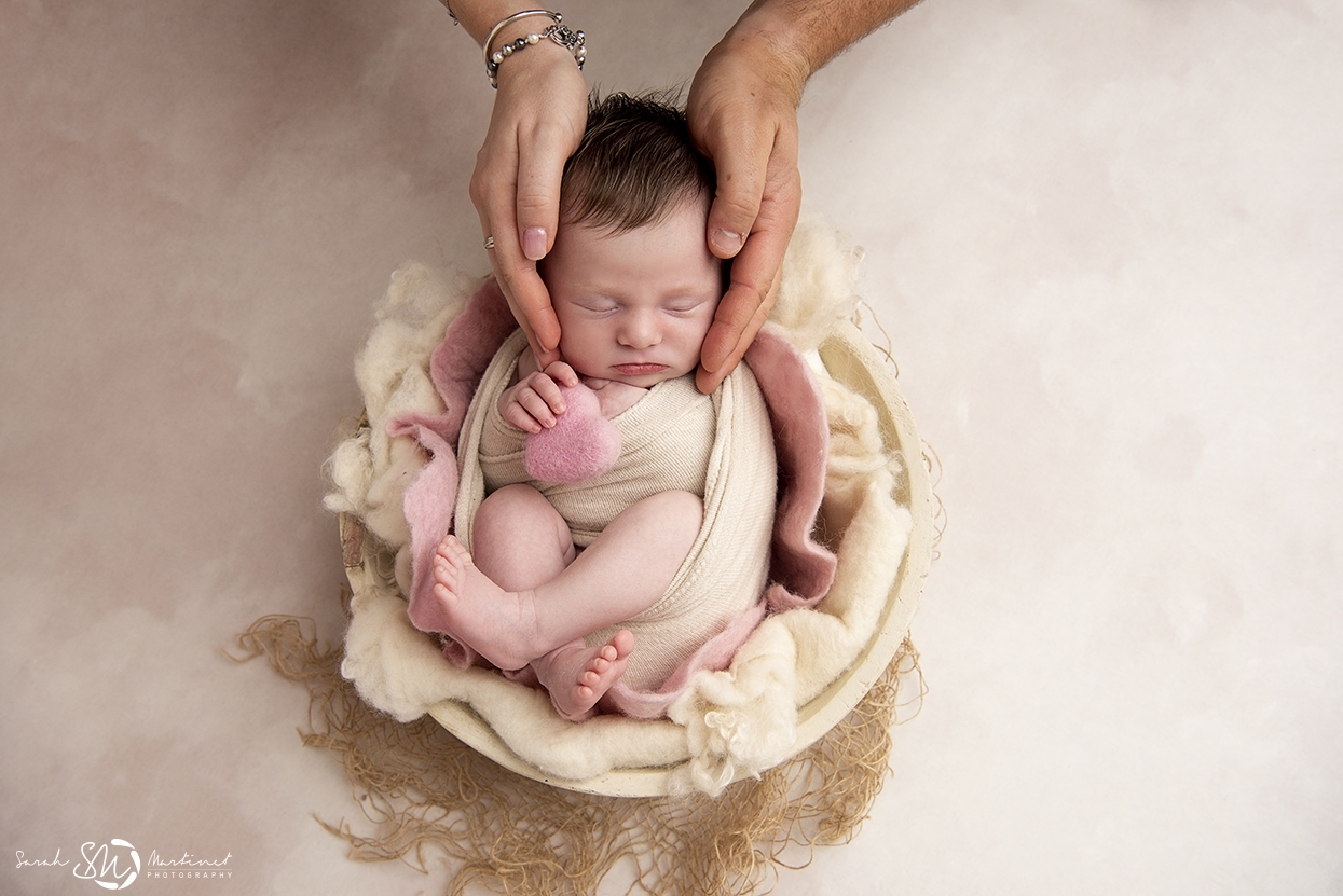 séance photo naissance de alicia, photographe nouveau-né, photographe bébé, photographe naissance, séance photo bébé, séance photo naissance, séance photo bébé, studio photo, Montpellier, nîmes, hérault, gard, béziers, sète, occitanie