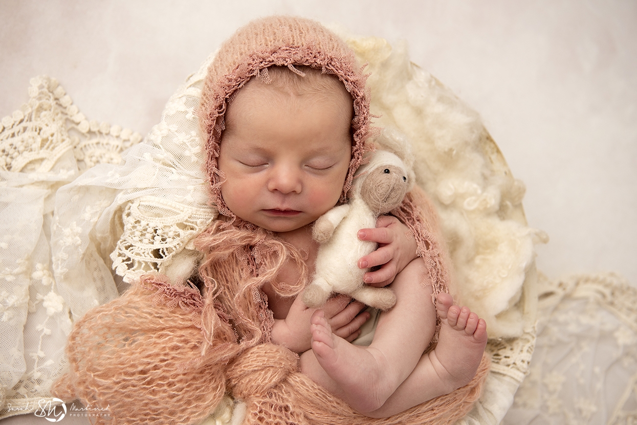 La séance naissance de Alice , séance photo naissance, séance photo bébé, séance photo nouveau-né, photographe naissance, photographe bébé, photographe nouveau-né, studio photo, montpellier, nîmes, béziers, hérault, gard, occitanie