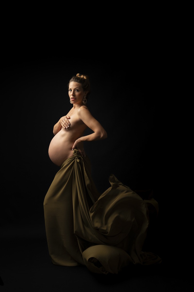 photographe-maternite-femme-enceinte-grossesse-seance-photo-studio-montpellier-beziers-nimes-herault-gard-occitanie (11)