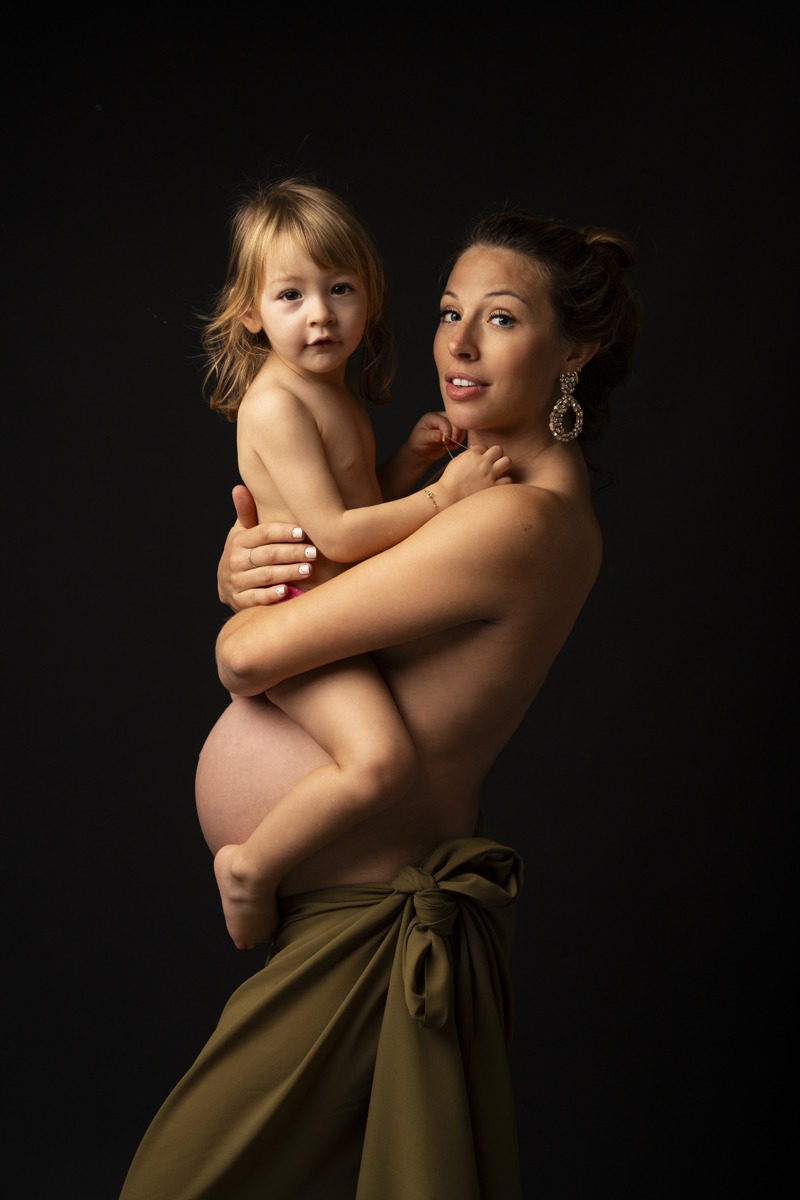 photographe-maternite-femme-enceinte-grossesse-seance-photo-studio-montpellier-beziers-nimes-herault-gard-occitanie (13)