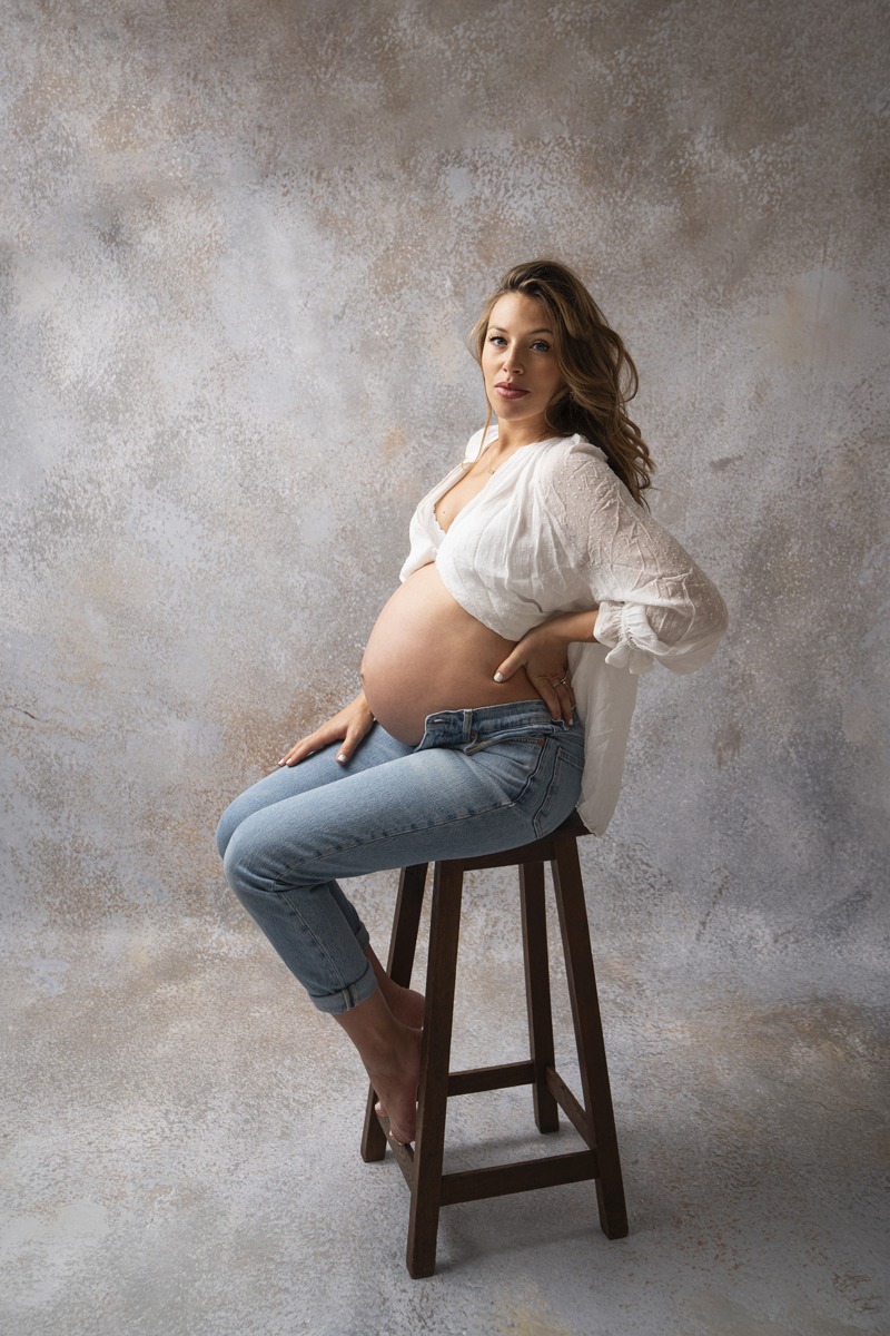 photographe-maternite-femme-enceinte-grossesse-seance-photo-studio-montpellier-beziers-nimes-herault-gard-occitanie (6)