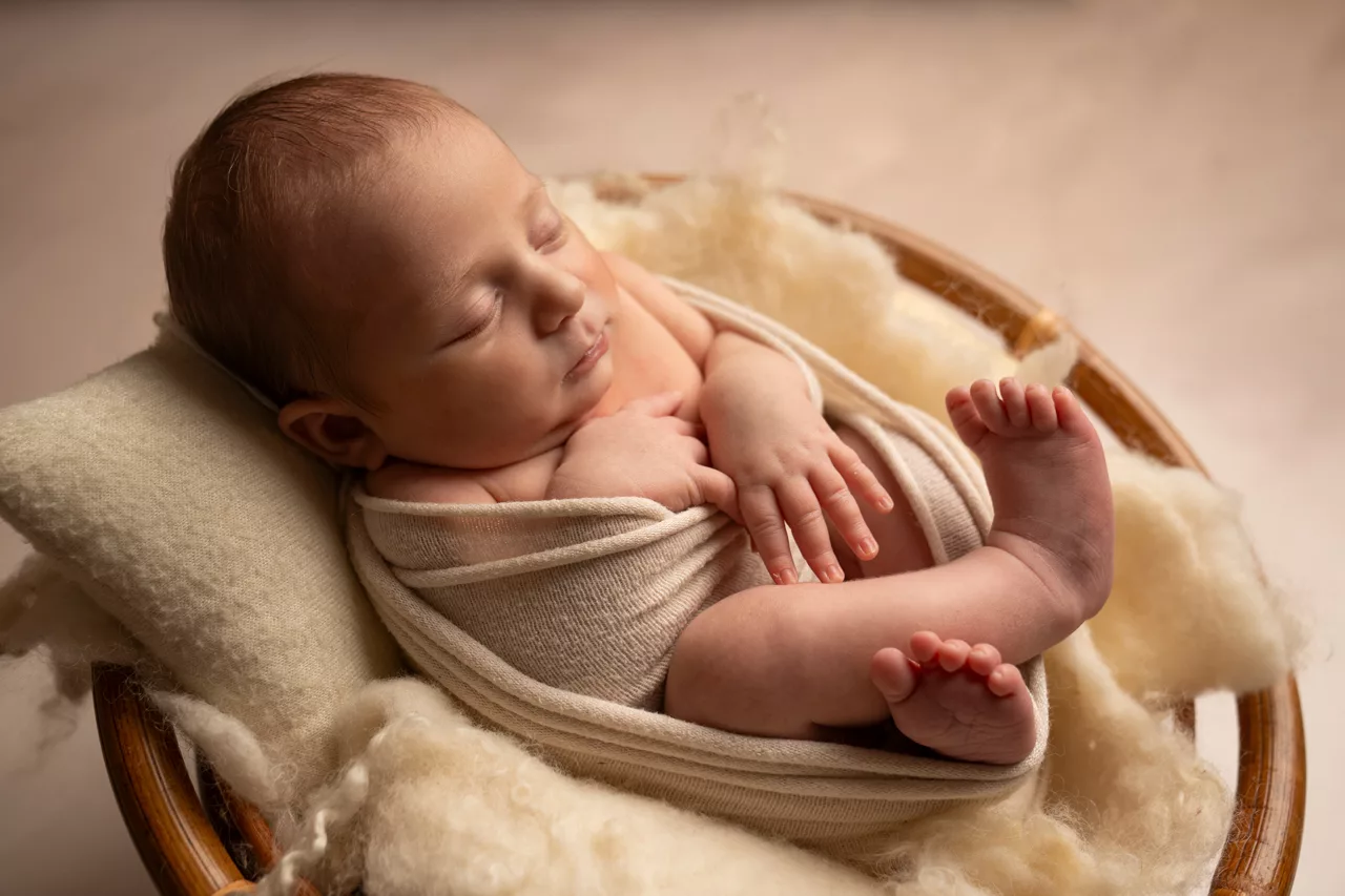 seance-photo-naissance-famille-studio-bebe-nouveaune-montpellier-herault-beziers-sete-agde-pezenas (10)
