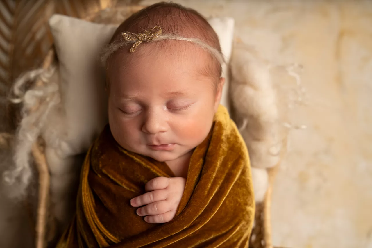 seance-photo-naissance-famille-studio-bebe-nouveaune-montpellier-herault-beziers-sete-agde-pezenas (16)