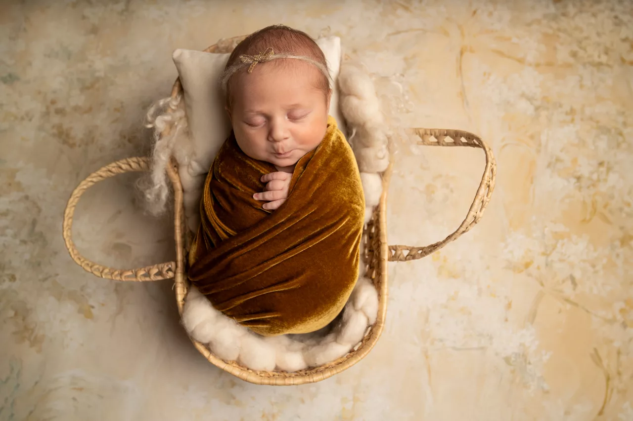 seance-photo-naissance-famille-studio-bebe-nouveaune-montpellier-herault-beziers-sete-agde-pezenas (18)