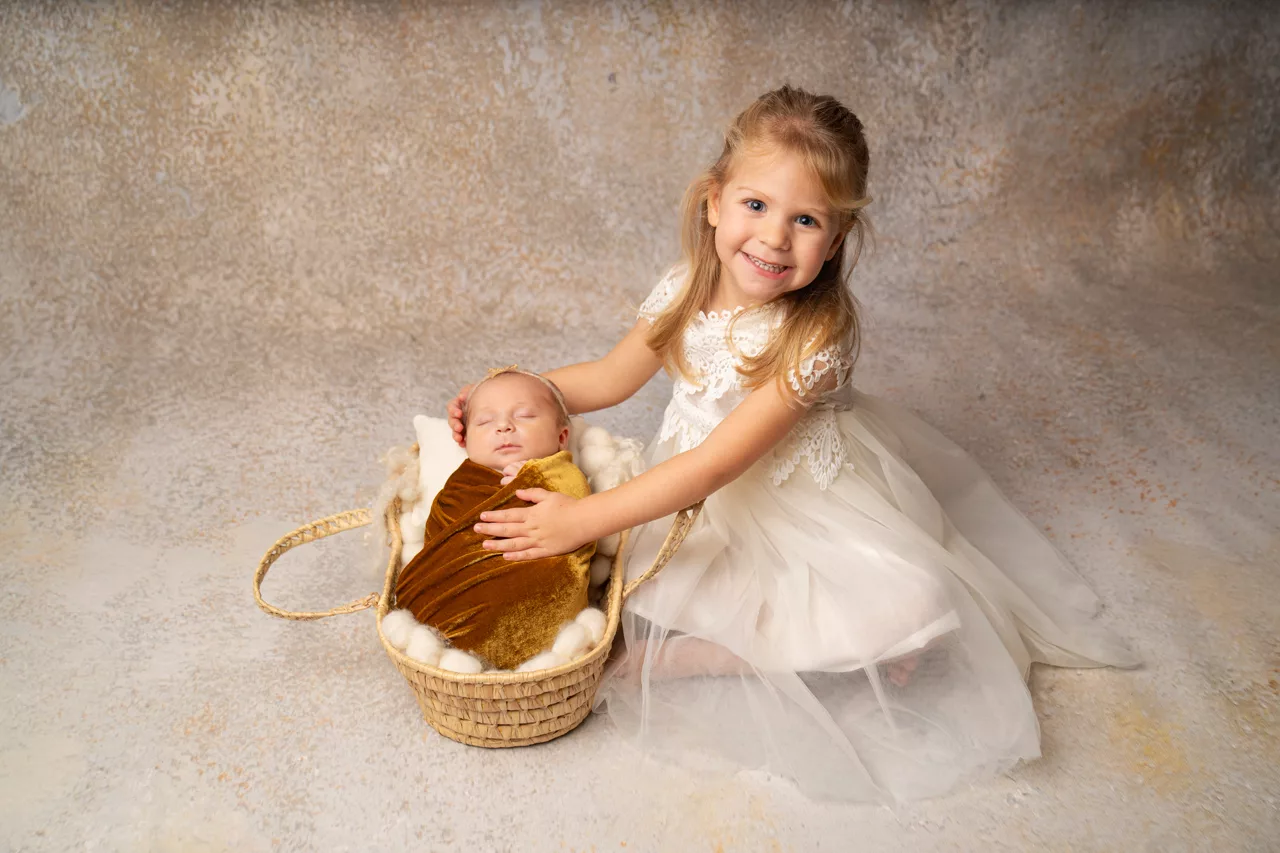 seance-photo-naissance-famille-studio-bebe-nouveaune-montpellier-herault-beziers-sete-agde-pezenas (19)