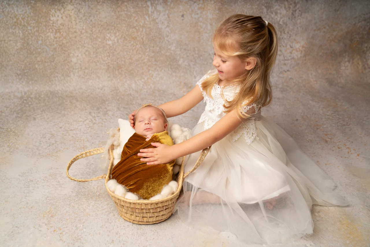 seance-photo-naissance-famille-studio-bebe-nouveaune-montpellier-herault-beziers-sete-agde-pezenas (20)