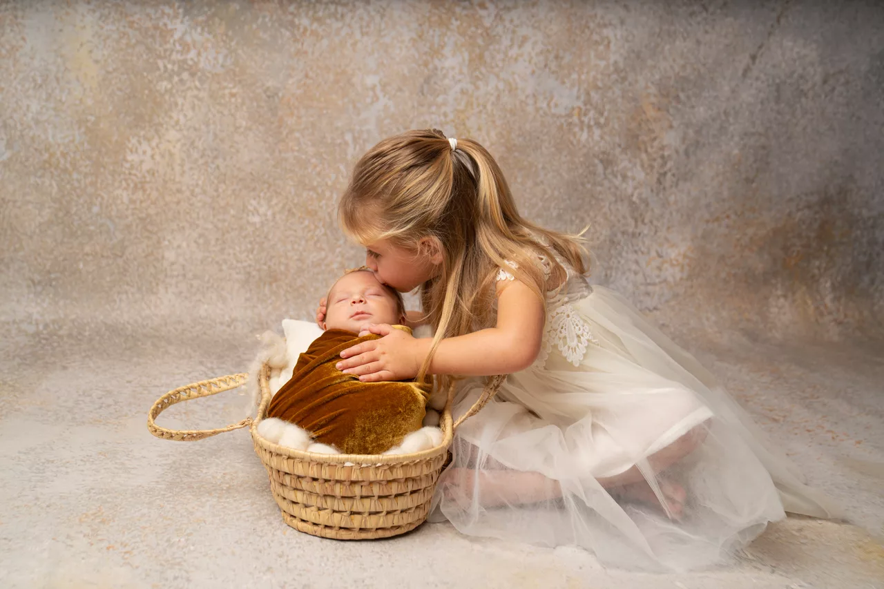 seance-photo-naissance-famille-studio-bebe-nouveaune-montpellier-herault-beziers-sete-agde-pezenas (21)