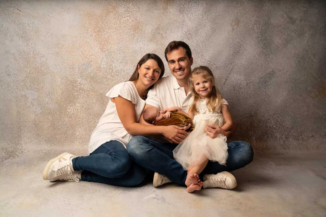 seance-photo-naissance-famille-studio-bebe-nouveaune-montpellier-herault-beziers-sete-agde-pezenas (35)